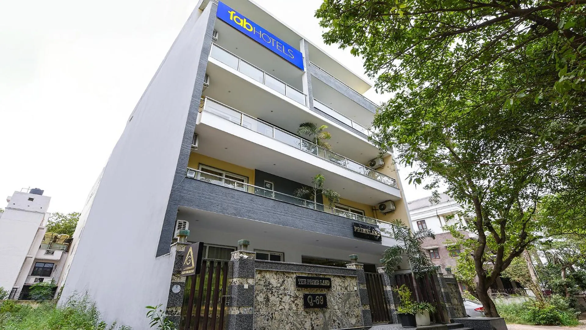 Fabhotel The Prime Land - Huda City Centre Metro ile iletişim
